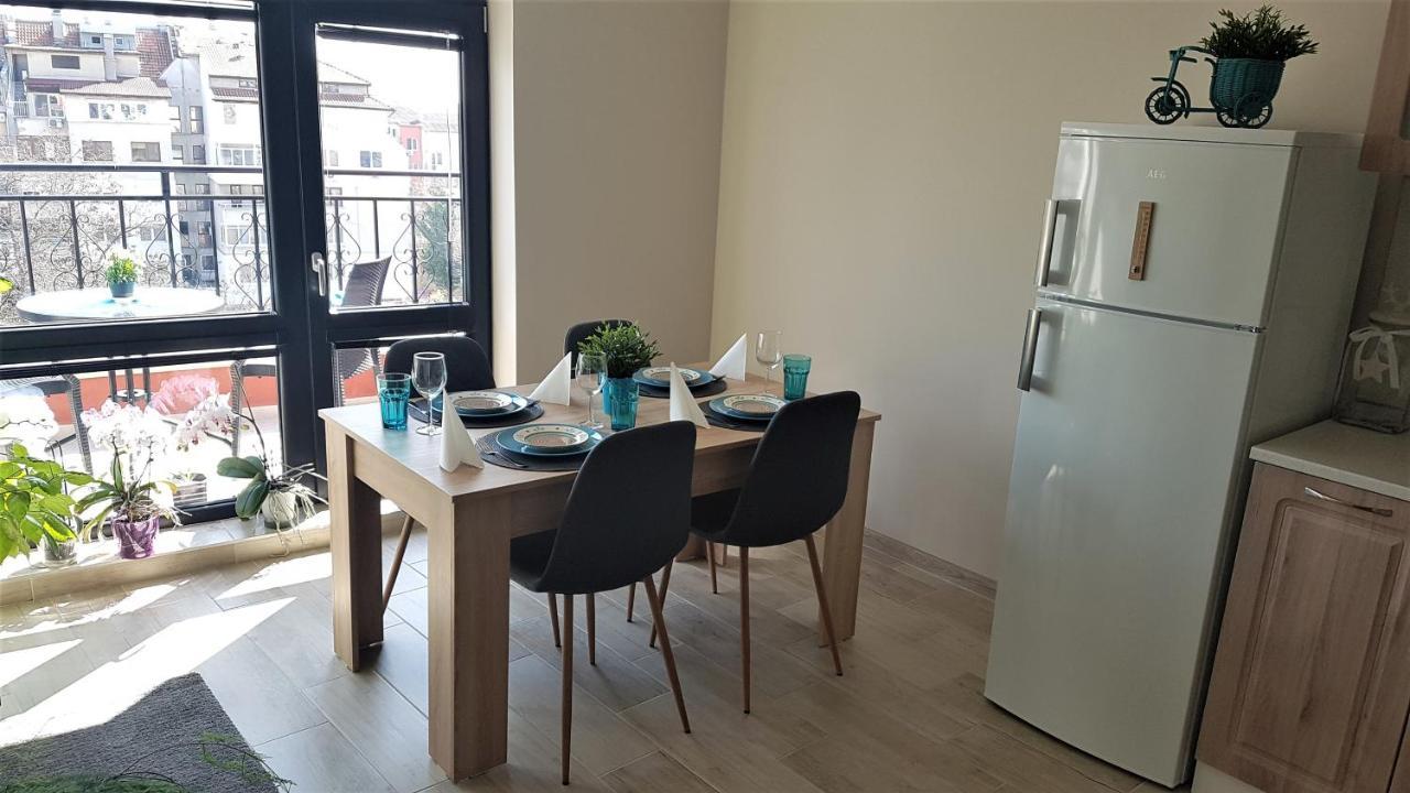 Azzurro-Top Floor Apartment In Quiet Neighborhood, Free Private Parking Varna Exterior photo