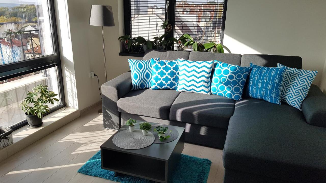 Azzurro-Top Floor Apartment In Quiet Neighborhood, Free Private Parking Varna Exterior photo