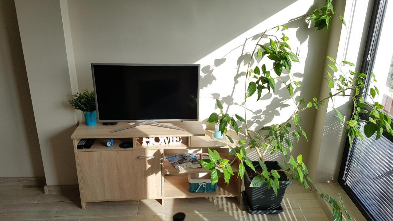 Azzurro-Top Floor Apartment In Quiet Neighborhood, Free Private Parking Varna Exterior photo