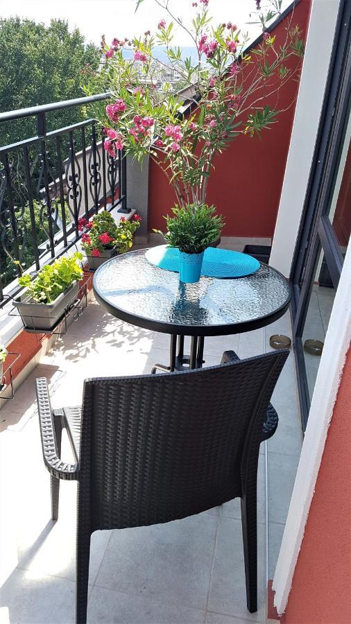 Azzurro-Top Floor Apartment In Quiet Neighborhood, Free Private Parking Varna Exterior photo